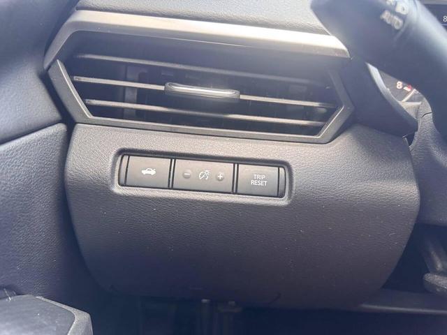 Photo of 2020 Glacier White Nissan Altima