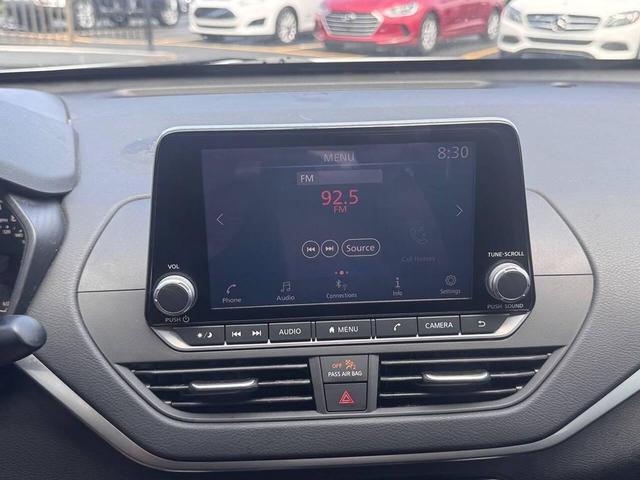 Photo of 2020 Glacier White Nissan Altima