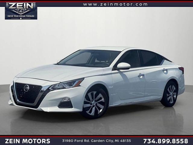 Photo of 2020 Glacier White Nissan Altima