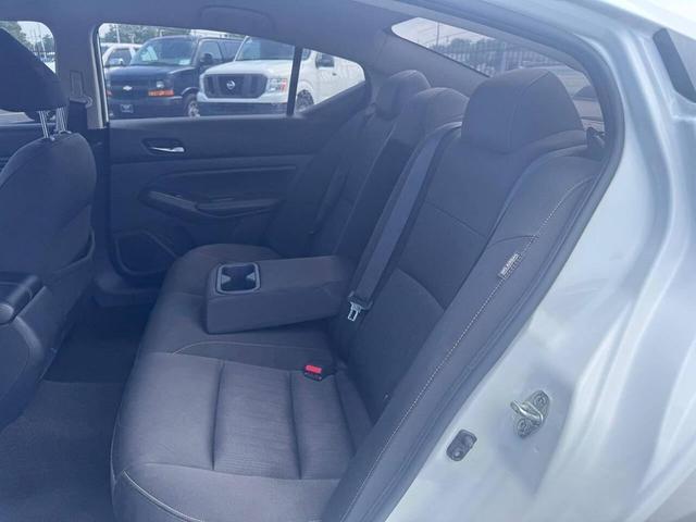 Photo of 2020 Glacier White Nissan Altima
