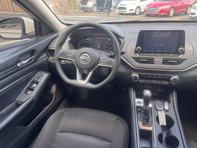 Photo of 2020 Glacier White Nissan Altima