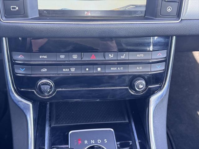 Photo of 2016 Polaris White Jaguar XF