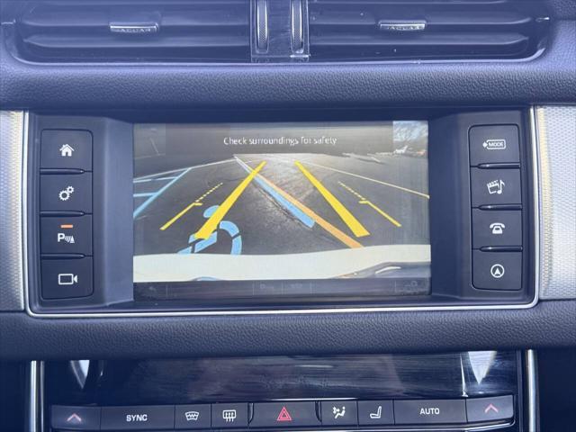 Photo of 2016 Polaris White Jaguar XF