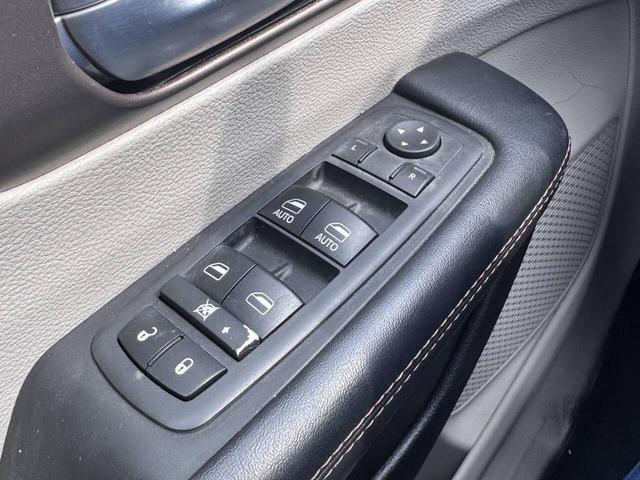 Photo of 2017 Red Chrysler Pacifica