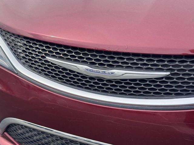 Photo of 2017 Red Chrysler Pacifica