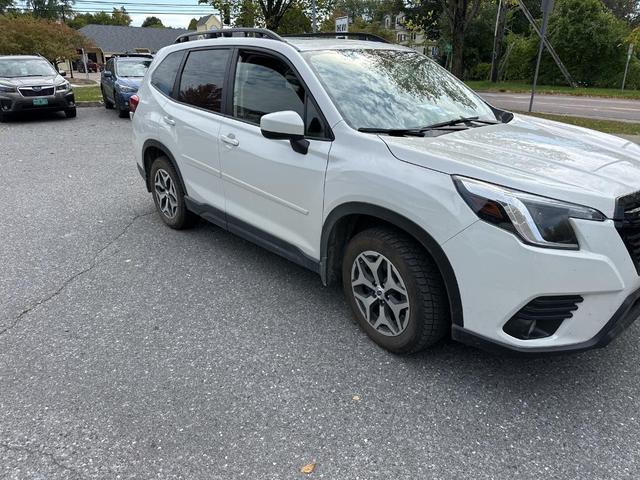 Photo of 2023 Crystal White Pearl Subaru Forester