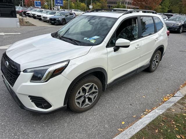 Photo of 2023 Crystal White Pearl Subaru Forester