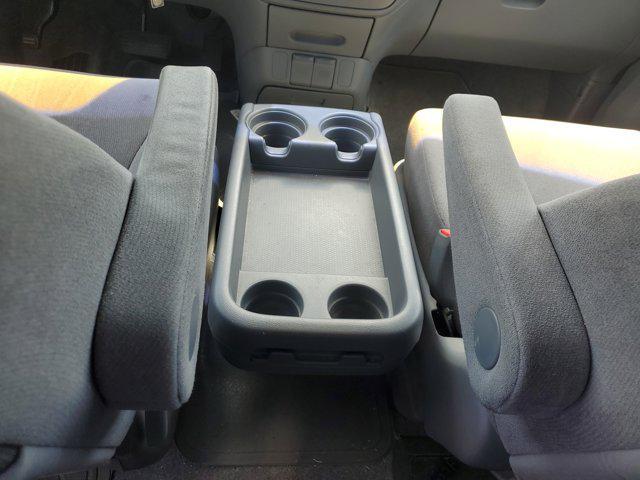 Photo of 2006 Silver Pearl Metallic Honda Odyssey