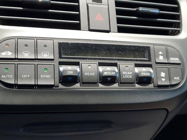 Photo of 2006 Silver Pearl Metallic Honda Odyssey