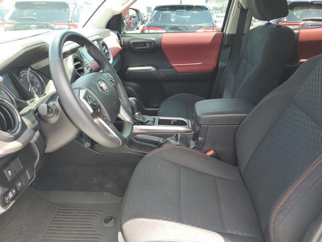 Photo of 2022 Super White Toyota Tacoma