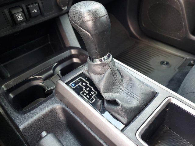 Photo of 2022 Super White Toyota Tacoma