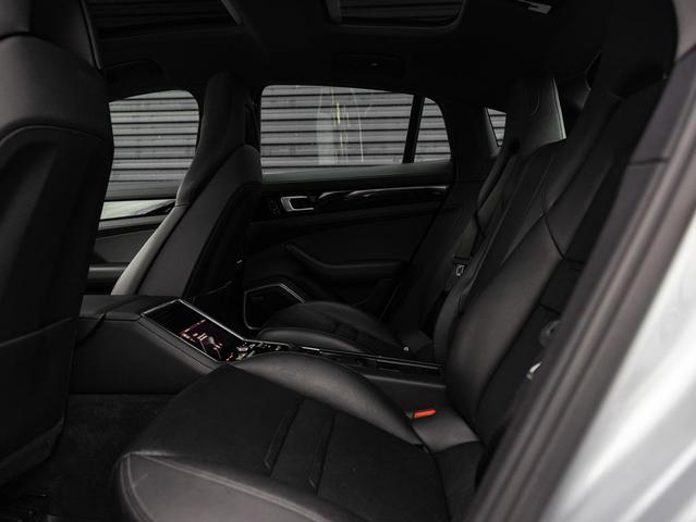 Photo of 2021 Dolomite Silver Metallic Porsche Panamera