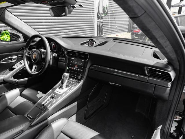 Photo of 2019 Black Porsche 911