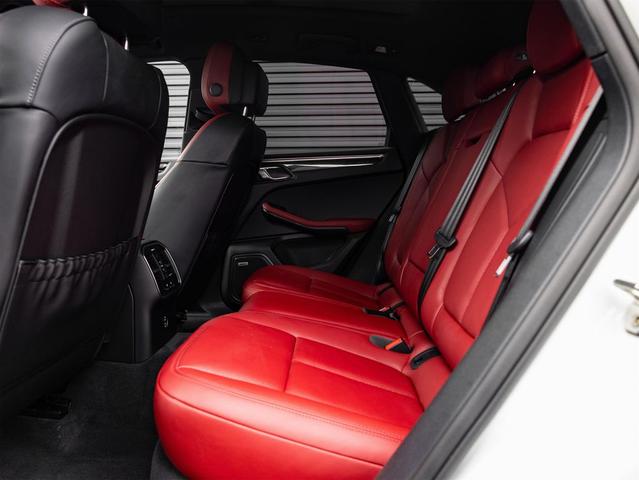 Photo of 2025 White Porsche Macan