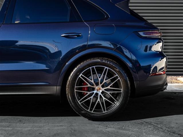 Photo of 2026 Blue Porsche Cayenne