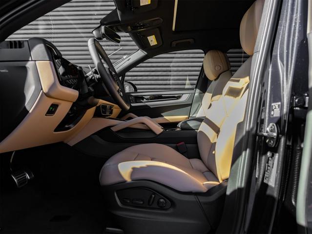 Photo of 2026 Blue Porsche Cayenne