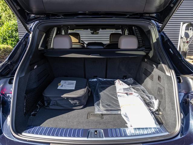 Photo of 2026 Blue Porsche Cayenne