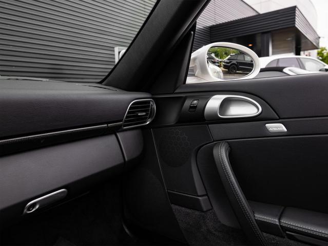 Photo of 2008 Carrara White Porsche 911