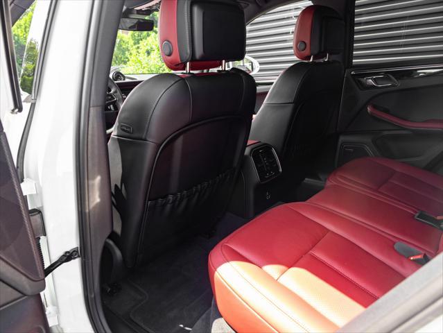 Photo of 2025 White Porsche Macan
