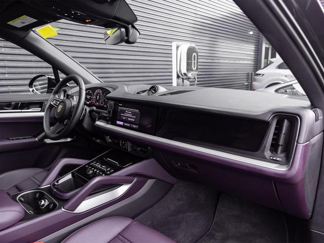 Photo of 2024 Chromite Black Metallic Porsche Cayenne