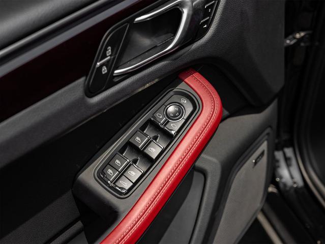 Photo of 2022 Black Porsche Macan