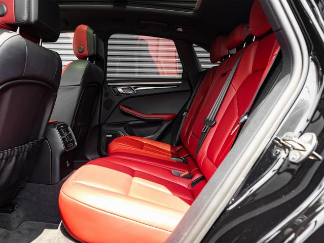 Photo of 2022 Black Porsche Macan