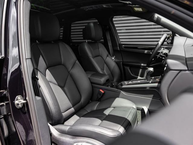 Photo of 2025 Jet Black Metallic Porsche Macan