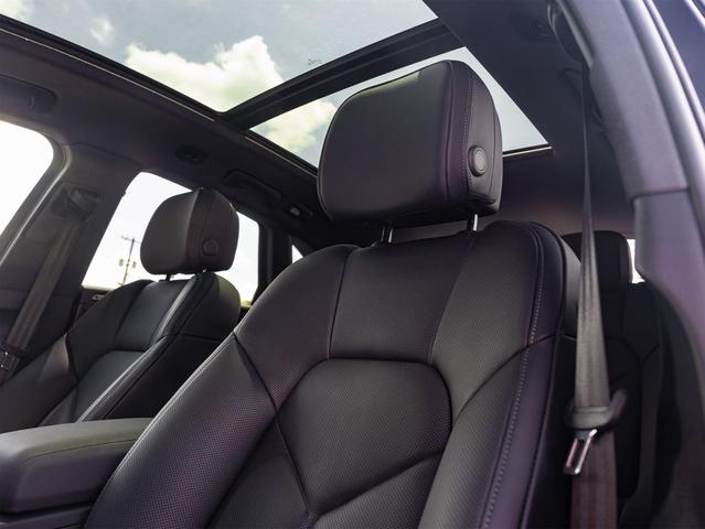 Photo of 2025 Jet Black Metallic Porsche Macan