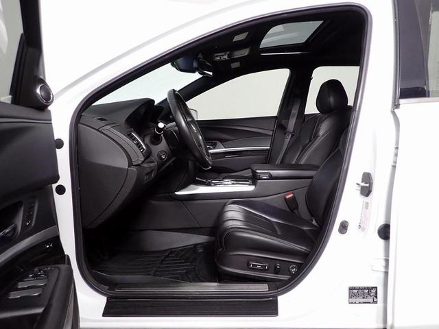 Photo of 2018 Platinum White Pearl Acura RLX