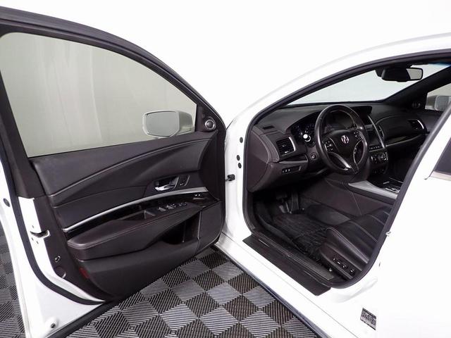 Photo of 2018 Platinum White Pearl Acura RLX