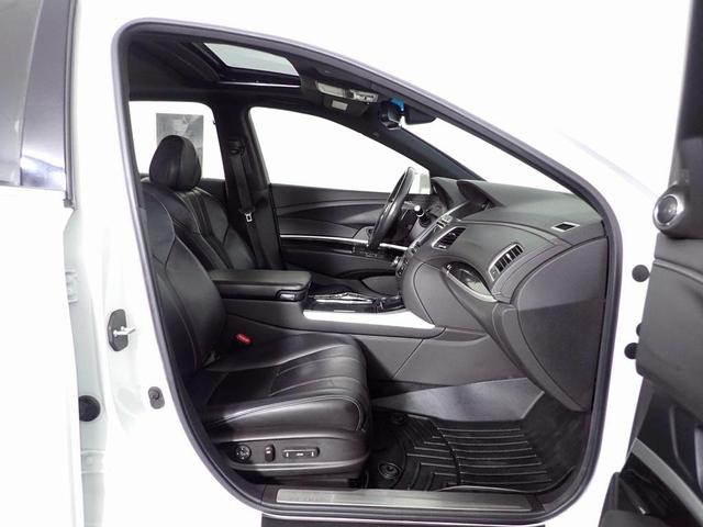 Photo of 2018 Platinum White Pearl Acura RLX