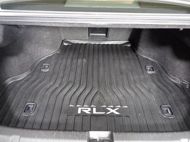 Photo of 2018 Platinum White Pearl Acura RLX