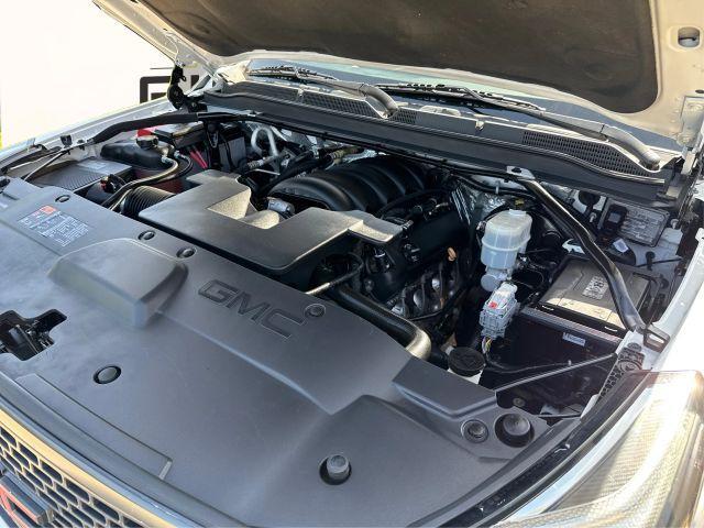 Photo of 2016 White GMC Yukon XL