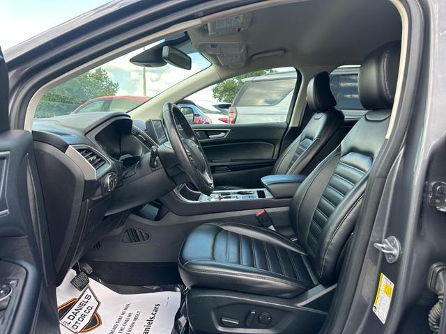 Photo of 2022 Gray Ford Edge