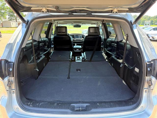Photo of 2017 Silver Toyota Highlander
