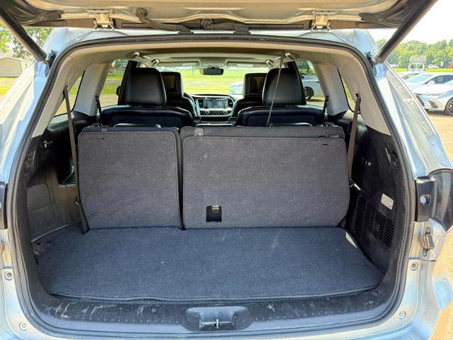 Photo of 2017 Silver Toyota Highlander