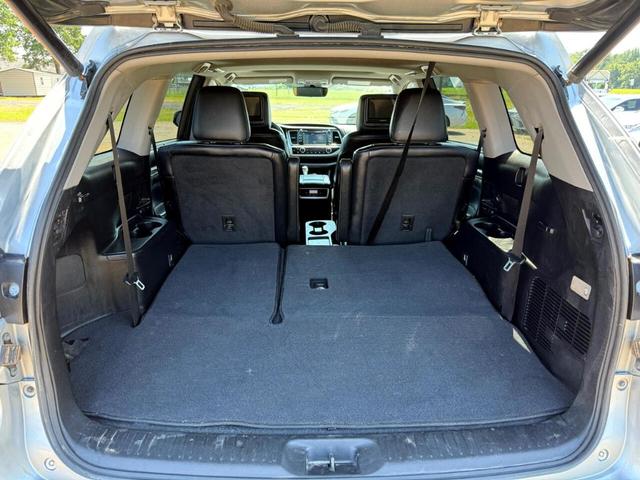 Photo of 2017 Silver Toyota Highlander