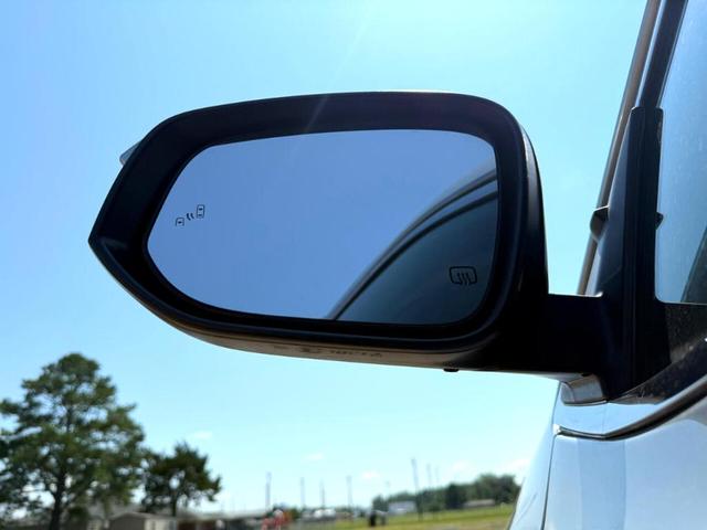 Photo of 2017 Silver Toyota Highlander