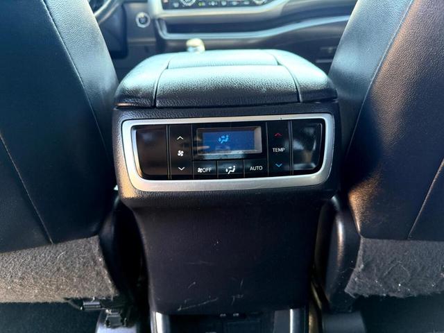 Photo of 2017 Silver Toyota Highlander