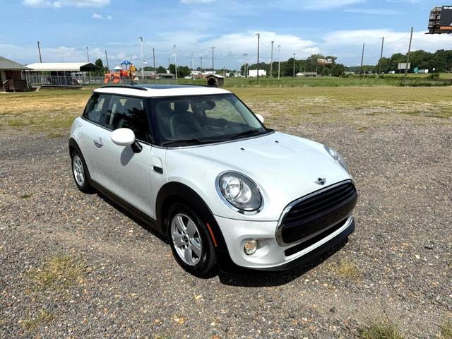 Photo of 2018 White MINI Hardtop