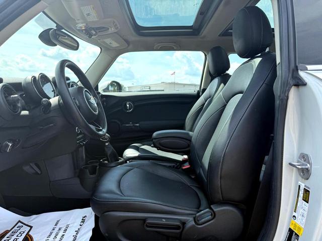 Photo of 2018 White MINI Hardtop