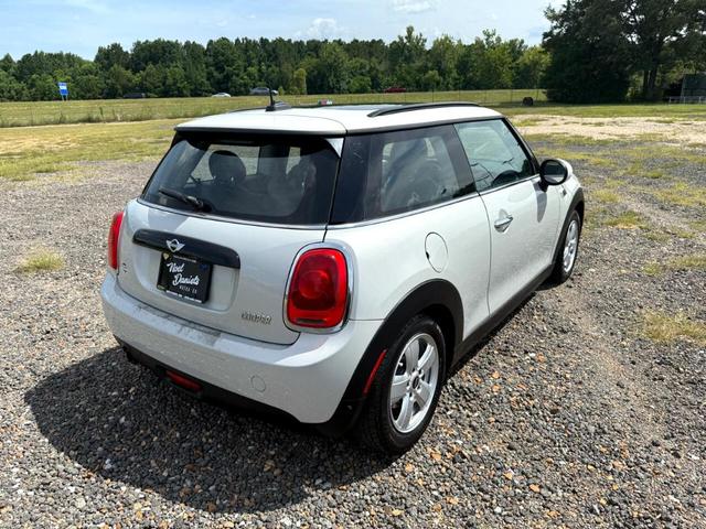 Photo of 2018 White MINI Hardtop