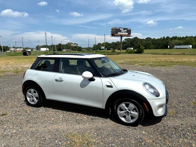 Photo of 2018 White MINI Hardtop
