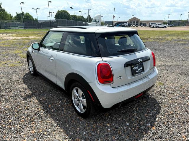 Photo of 2018 White MINI Hardtop