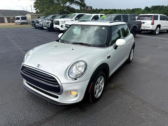 Photo of 2018 White MINI Hardtop