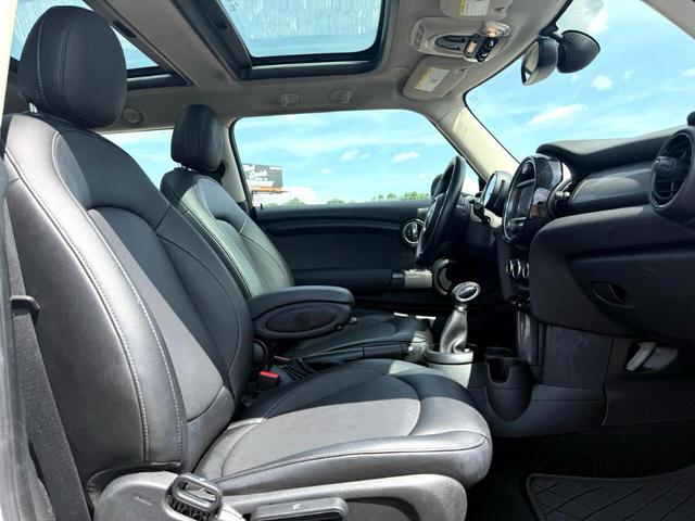Photo of 2018 White MINI Hardtop