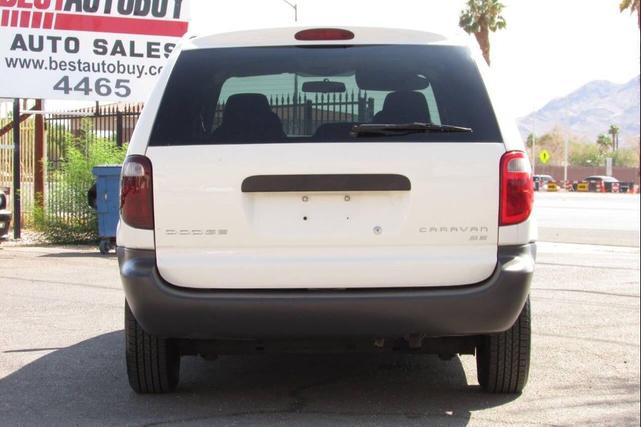 Photo of 2002 White Dodge Caravan