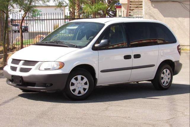 Photo of 2002 White Dodge Caravan
