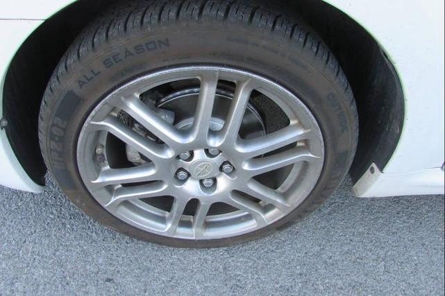 Photo of 2007 White Scion tC