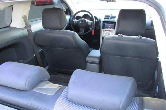 Photo of 2007 White Scion tC